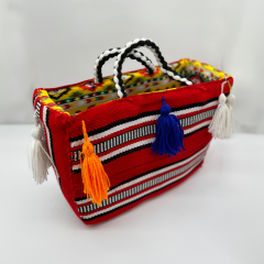 حقيبة منسوجة بطابع تراثي